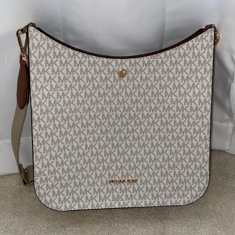 Michael Kors Jet Set Large Messenger Bag